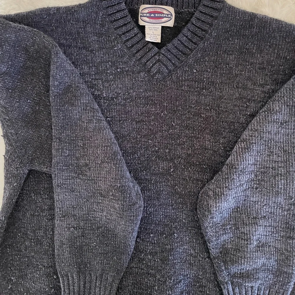 Pure & Simple Sweater - Picture 4 of 8